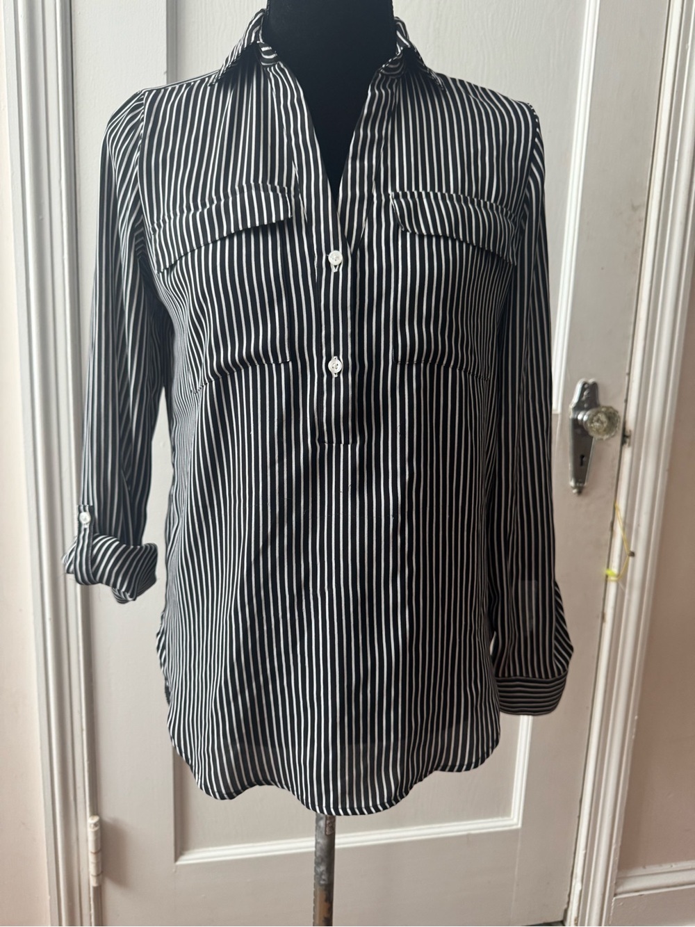 Ann Taylor Black & White Striped Long Sleeve Top – Size XS – Great Condition